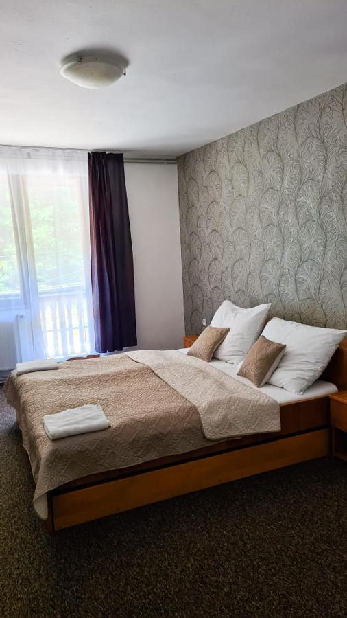 Horsky Hotel Eva Svätý Jur المظهر الخارجي الصورة