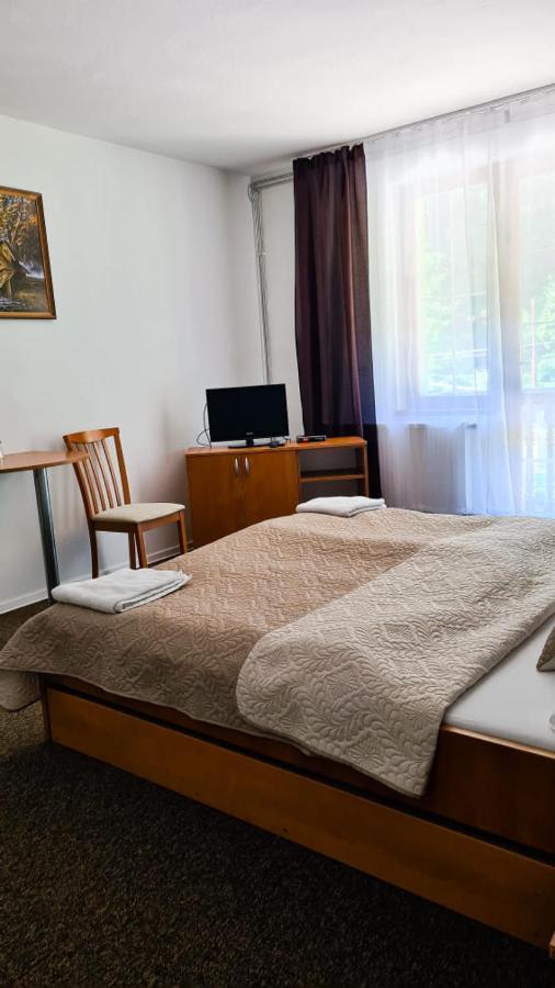 Horsky Hotel Eva Svätý Jur المظهر الخارجي الصورة