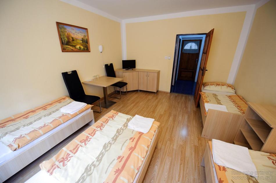 Horsky Hotel Eva Svätý Jur المظهر الخارجي الصورة
