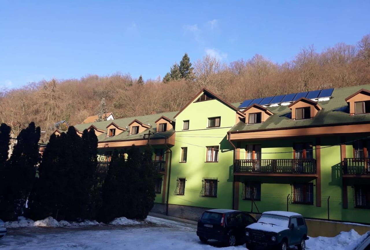 Horsky Hotel Eva Svätý Jur المظهر الخارجي الصورة